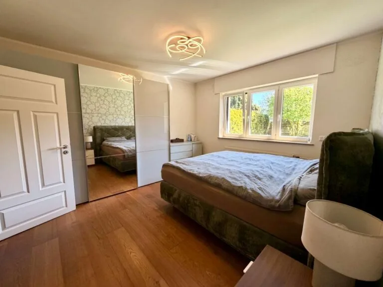 Gepflegtes Einfamilienhaus auf weitläufigem Baugrundstück – Foto 6