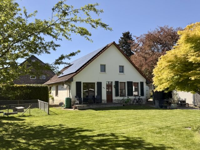 Gepflegtes Einfamilienhaus auf weitläufigem Baugrundstück – Foto 6